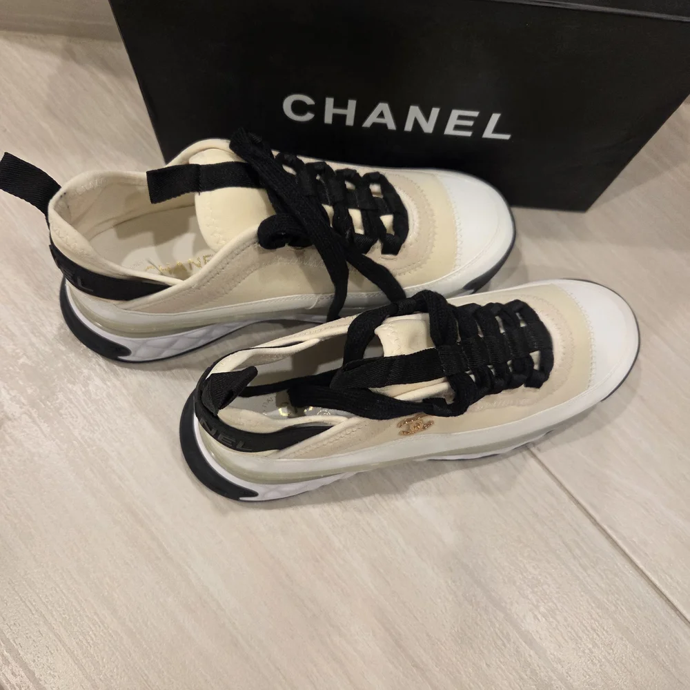 CHANEL Cream, White & Black CC Logo Platform Sneakers - Picture 2 of 3